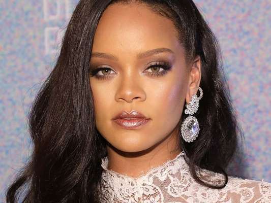 Rihanna pode ser a futura "cancelada" após vender roupas com pele de animais