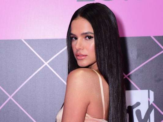 Bruna Marquezine contou para Giovanna Ewbank se está namorando