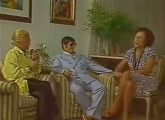 Carreira - Ao longo de sua carreira, Hebe passou por uma infinidade de veículos de comunicação, entre rádios e emissoras de TV, como a Tupi, Record, Band, SBT, e, por fim, a RedeTV!. Na década de 1980, em uma de suas passagens pela TV Bandeirantes, teve a oportunidade de entrevistar o espírita Chico Xavier (foto), ao lado da amiga de longa data, Nair Bello.