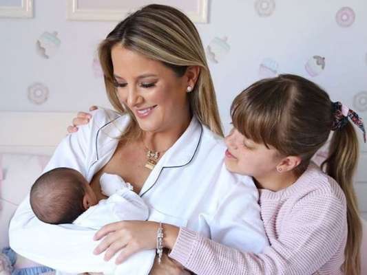 Família fashion! Tici Pinheiro combina look com filhas, Manu e Rafa, em foto postada nesta quarta-feira, dia 20 de novembro de 2019