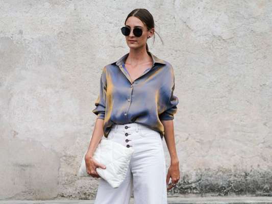 Moda no verão: looks com vestido preto, calça jeans e mais peças básicas do closet para a estação. Inspire-se!
