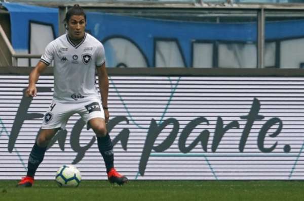 Marcinho em ação pelo Botafogo