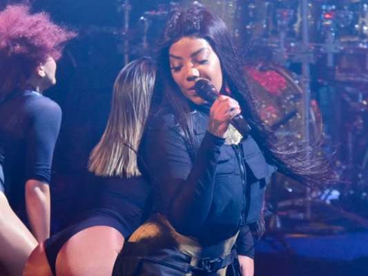 Ludmilla dá beijo e dança funk com namorada em show em São Paulo neste domingo, dia 01 de dezembro de 2019
