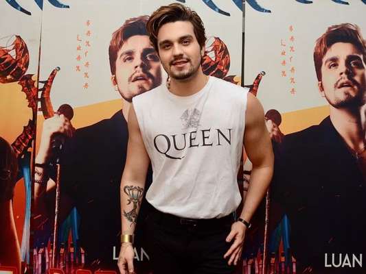 Luan Santana exibiu o corpo mais magro em foto no Instagram