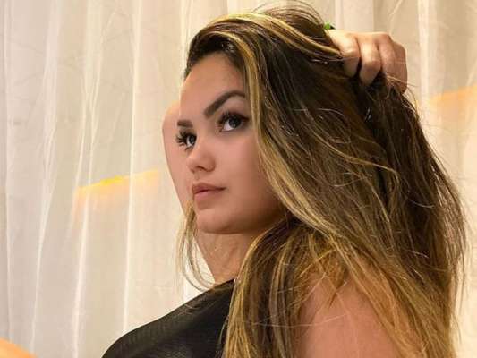 Filha de Kelly Key, Suzanna Freitas publicou foto de maiô na web neste domingo, 1 de dezembro de 2019