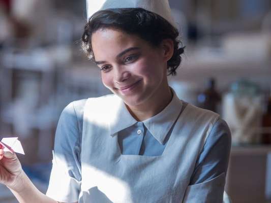 Após descobrir mentira dos pais, Inês (Carol Macedo) volta a São Paulo na novela 'Éramos Seis'