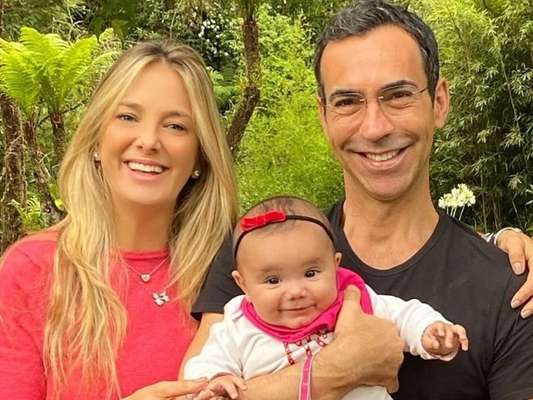 Filha de Tici Pinheiro e Tralli, Manu rouba cena em foto com os pais nesta segunda-feira, dia 02 de dezembro de 2019