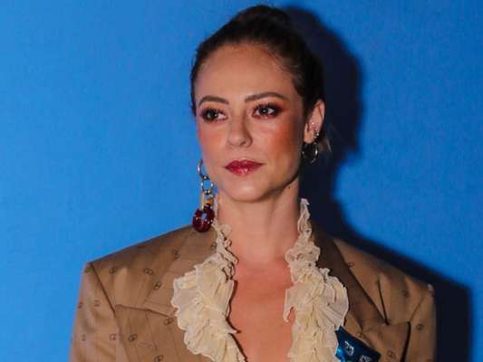 Paolla Oliveira apostou em um look grifado para premiação nesta segunda-feira, dia 02 de dezembro de 2019