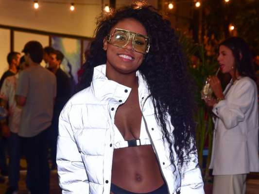 MC Rebecca assume affair com Nakagima fora do 'De Férias com o Ex: Celebs'