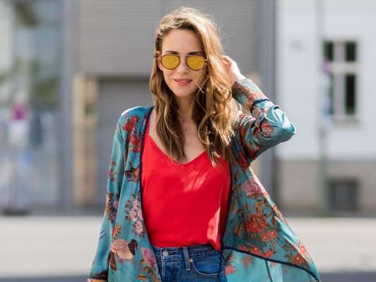 Moda no verão 2020: blusa ombro a ombro, bermuda jeans e mais peças que você vai querer usar (e repetir) nos looks da próxima estação. Veja fotos!
