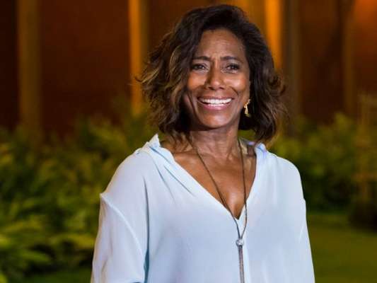 Gloria Maria corrige Cid Moreira após ser chamada de 'velha amiga'. Veja vídeo postado pelo jornalista nesta terça-feira, dia 03 de dezembro de 2019