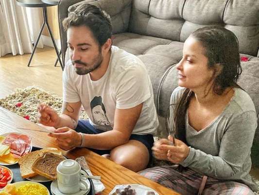 Maiara e Fernando tomam café da manhã após noite romântica, em 8 de dezembro de 2019