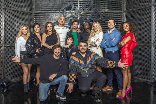 'Dança dos Famosos' - os participantes da 16ª temporada - A lista de participantes da 16ª temporada da 'Dança dos Famosos' foi divulgada no 'Domingão do Faustão' do último domingo, 18, pelo apresentador Fausto Silva. Ao todo, são seis mulheres e seis homens que participarão da disputa. Confira a seguir todos os participantes da 'Dança dos Famosos' em 2019.