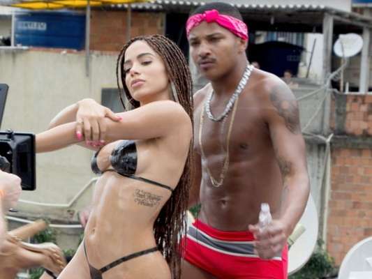 Anitta lamenta morte do bailarino Rodrigo Motta, do clipe 'Vai, Malandra': 'Recebi essa notícia pela internet e fiquei estarrecida'