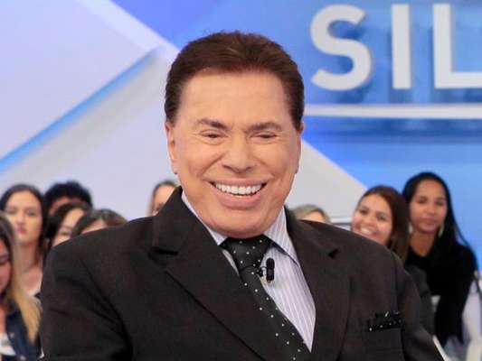 Silvio Santos reagiu com ironia após ser acusado de racismo com participante do seu programa. O apresentador entregou prêmio a uma candidata após o auditório escolher outra como a melhor