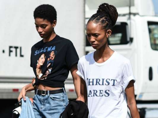 T-shirt no verão: 5 dicas para montar looks estilosos com a peça nesta estação