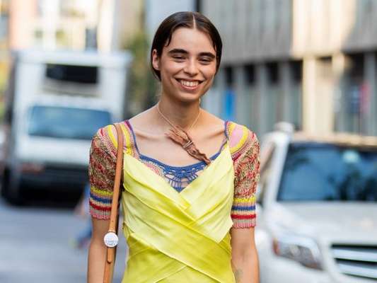 Slip dress: 4 motivos para levar a peça de festa aos looks de dia a dia