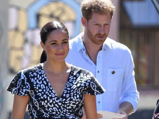 Meghan Markle e Harry esclarem polêmicas e respondem perguntas na web após renúncia a Família Real