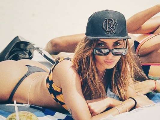 Anitta esclarece sobre affair com Gabigol após foto com boné do Flamengo posta nesta sexta-feira, dia 10 de fevereiro de 2020