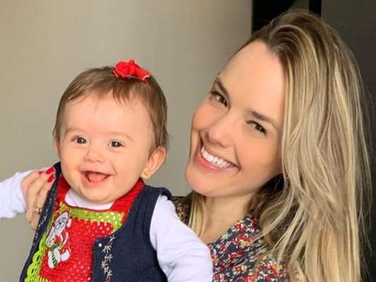 Filha de Thaeme Mariôto, Liz realizou sonho de conhecer Minnie Mouse: 'Encantada!'
