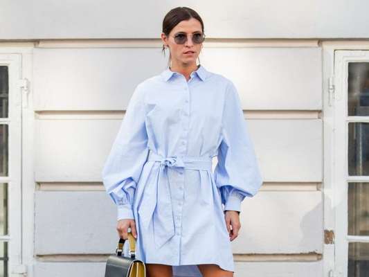 Vestido camisa é opção prática, confortável e muito estilosa para se manter na moda durante o verão 2020. Inspire-se nesses 17 looks!