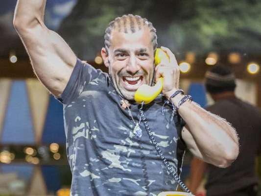 'Big Brother Brasil 20' terá um celular disponível por tempo determinado para uso dos brothers