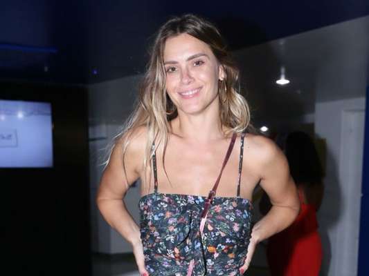 Foto de Carolina Dieckmann com montagem da atriz adolescente surpreende famosos nesta segunda-feira, dia 13 de janeiro de 2020