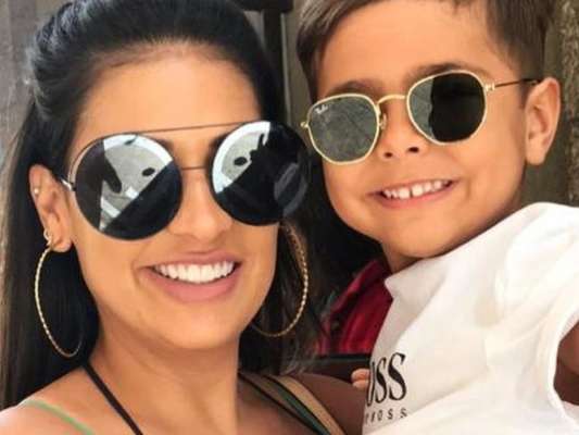 Filho de Simone grava vídeo com padre Fábio de Melo e cantora se diverte ao comentar nesta segunda-feira, dia 13 de janeiro de 2020