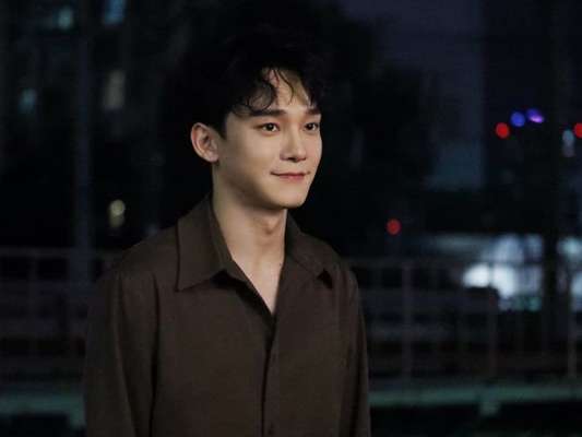 Kim Jongdae, o Chen do EXO, anuncia que vai se casar e site afirma que ele pode ser pai