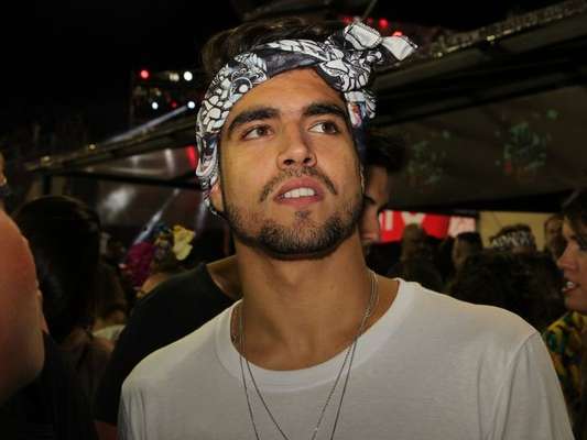 Caio Castro admite em jogo que 'ama ficar sozinho' e 'ser livre'