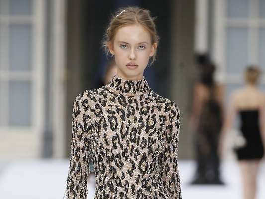 Animal print, brilhos e mais trends para aproveitar nas liquidações