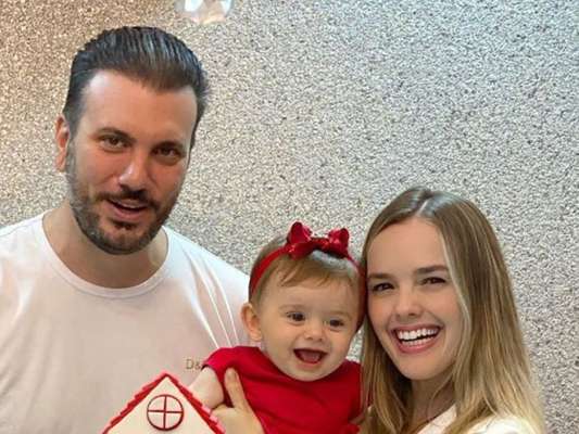 Filha de Thaeme Mariôto ganhou dos pais festa para comemorar seus 9 meses. 'Que amor!!! Viva essa princesa linda!', vibrou Sabrina Sato