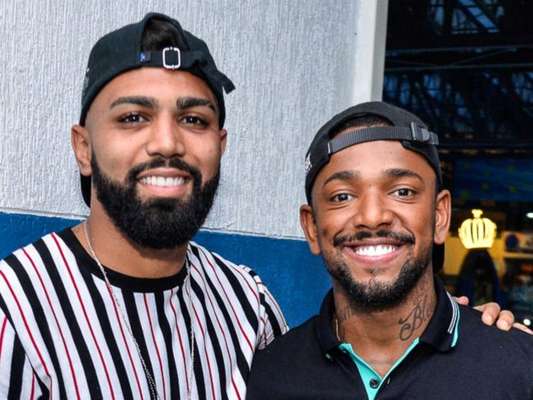 Gabigol curte ensaio da Beija-Flor com Nego do Borel em Nilópolis, no Rio de Janeiro, nesta quinta-feira, 30 de janeiro de 2020