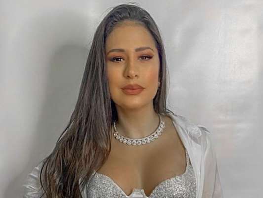 Look de Simone, da dupla com Simaria, chamou atenção nas redes sociais