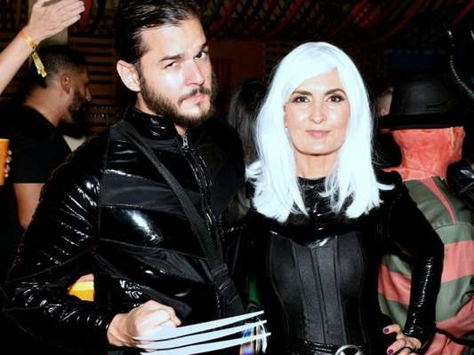 Fátima Bernardes e Túlio Gadêlha conbinam fantasia em festa de carnaval nesta sexta-feira, dia 07 de fevereiro de 2020