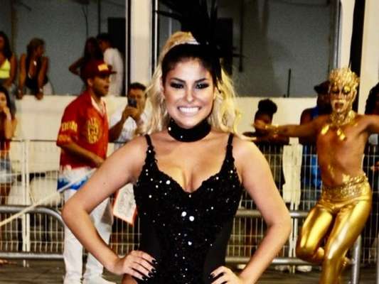 Ex-BBB Munik Nunes arrasou em ensaio técnico de Carnaval neste sábado, 8 de fevereiro de 2020
