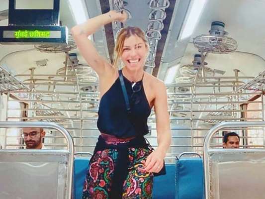 De férias após novela, Grazi Massafera curte viagem na Índia