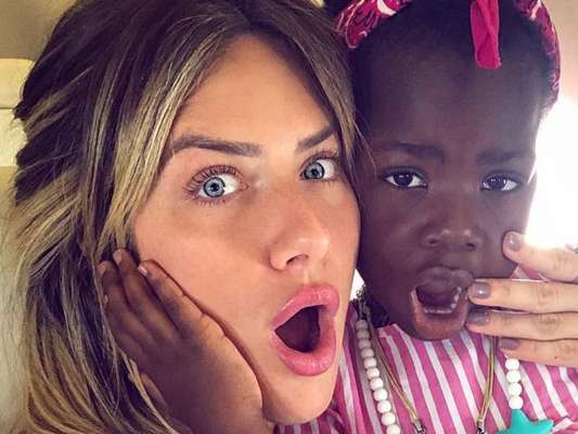 Grávida, Giovanna Ewbank contou que filha, Títi, pressentiu a chegada do irmão