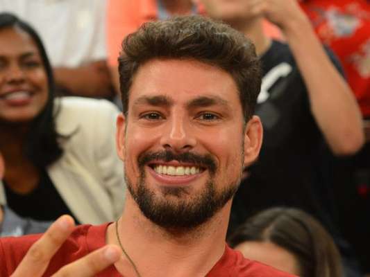 Cauã Reymond vai interpretar gêmeos na novela 'Em Seu Lugar': um será viciado em álcool, drogas e medicamentos; o outro, vai trabalhar como manobrista e ambulante