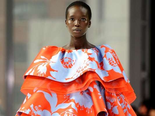 Moda 2020: color blocking, ombro nu e mais tendências direto do New York Fashion Week