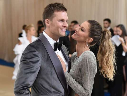 Gisele Bündchen come guloseima com marido após rumor de separação. Veja foto postada pela modelo nesta quarta-feira, dia 12 de fevereiro de 2020