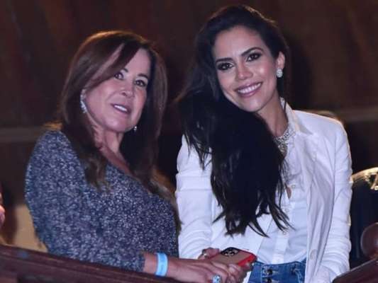Solteira, Zilu curte gravação do DVD de Simone e Simaria em São Paulo, nesta quarta-feira, 12 de fevereiro de 2020