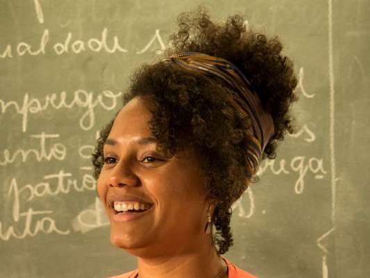 Nos próximos capítulos da novela 'Amor de Mãe', Camila (Jéssica Ellen) rejeita a mãe biológica, Rita (Mariana Nunes), ao conhecê-la