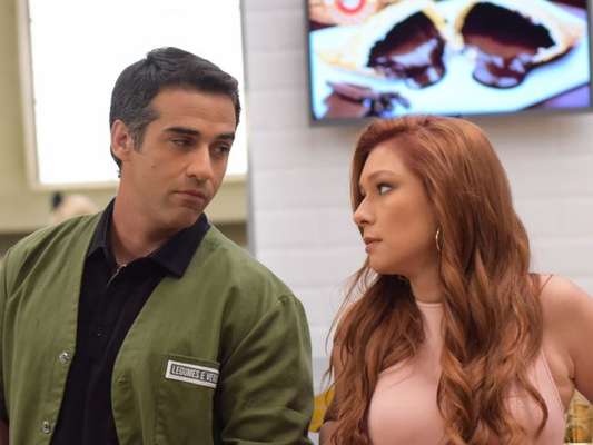 Nos próximos capítulos da novela 'Amor Sem Igual', a Poderosa (Day Mesquita) se revolta com Miguel (Rafael Sardão) e decide deixar a casa do agrônomo