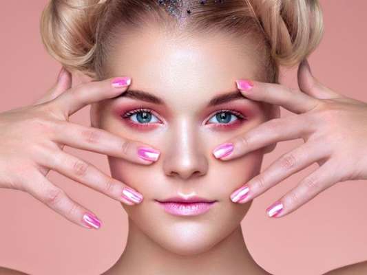 Maquiagem e cabelo de carnaval: penteados e trends de make para se inspirar!