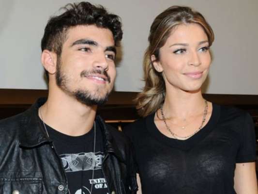 Grazi Massafera e Caio Castro assumem namoro em viagem à Índia