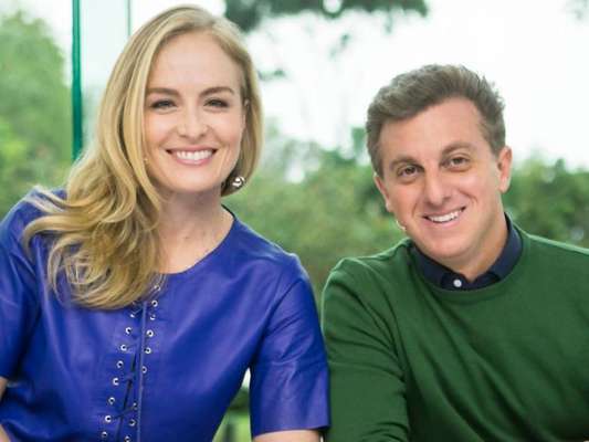 Angélica mostrou fotos espontâneas ao lado do marido, Luciano Huck, nesta sexta-feira, 14 de fevereiro de 2020