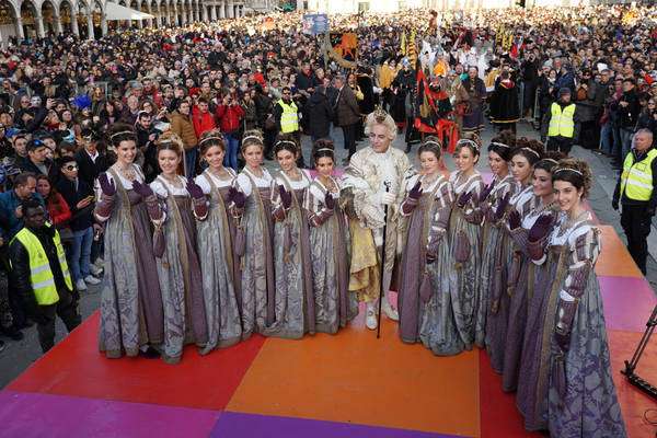 Desfile das Marias no Carnaval de Veneza