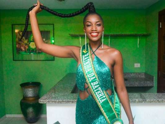 Iza marcou presença no ensaio da Imperatriz Leopoldinense para o Carnaval 2020