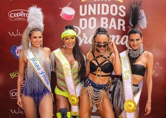 Livia Andrade, Gracyanne Barbosa, Sabrina Sato, Fernanda Motta, Simone Sampaio e Fernanda Lacerda no "Carnaval da Sabrina Sato"